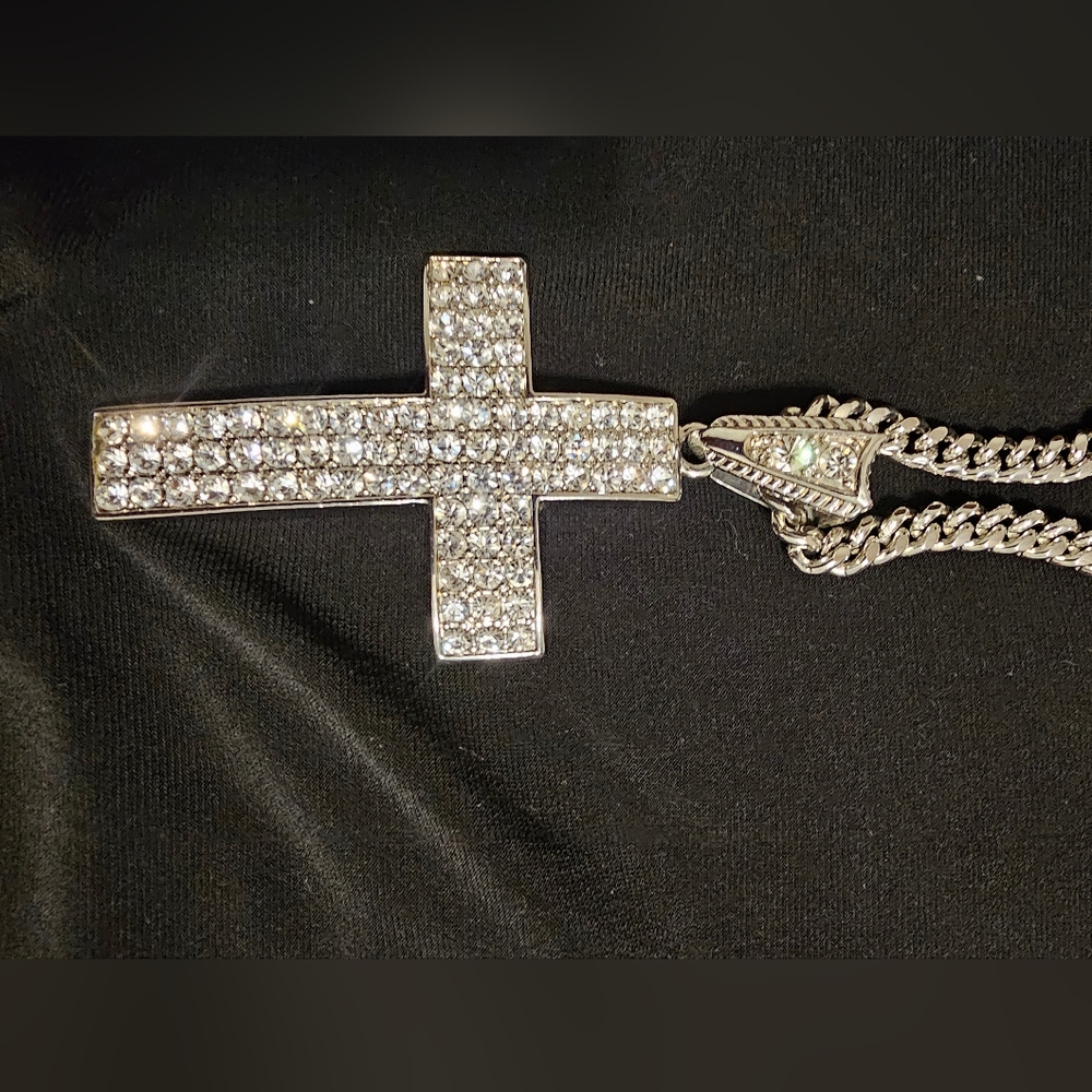 Ginuwine diamond cross